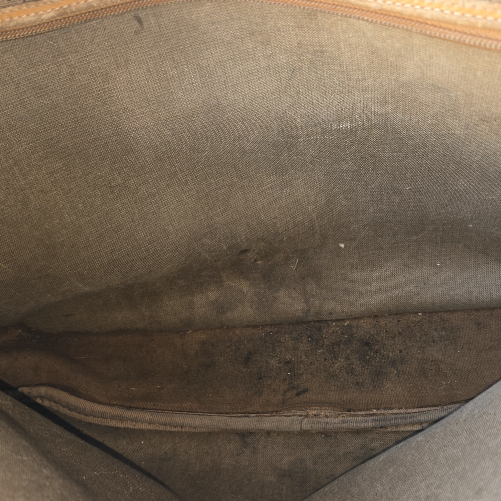 Gucci Brown Monogram Crossbody Bag with Tan Trim - Picture 3 of 16
